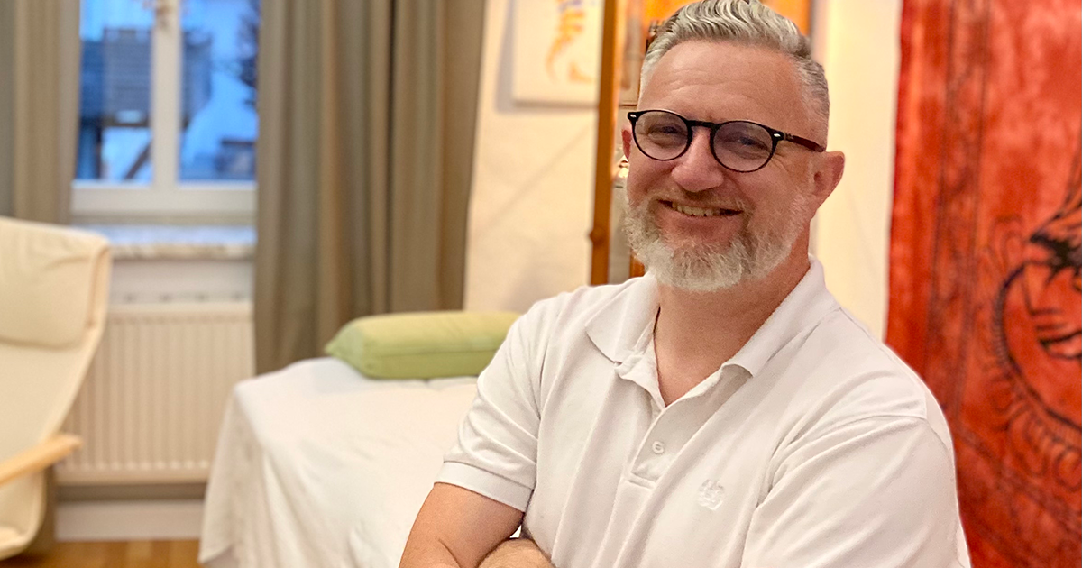 Thomas Leitner – Der Seelenanalytiker in seiner Praxis in Gmunden